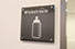 Acryl-Schild mit Abstandshaltern